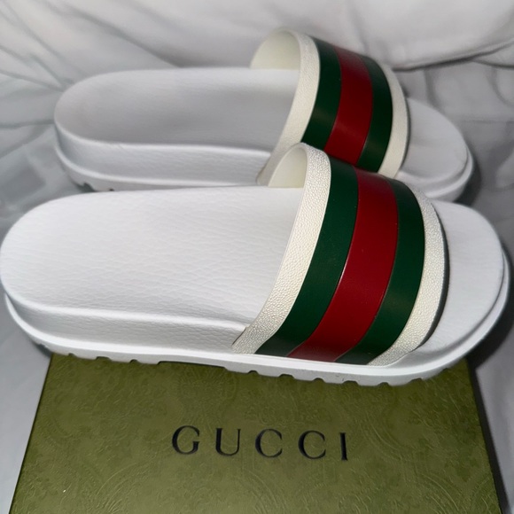 Gucci White Sandals with Red and Green Stripes - Picture 2 of 6
